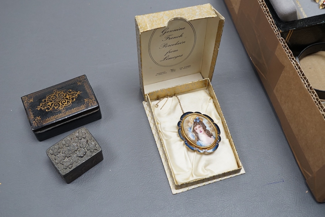 A quantity of assorted mainly costume jewellery, silver and other collectables including a George V engraved silver card case, Adie & Lovekin Ltd, Birmingham, 1913, pill boxes, vesta case, necklaces and writs watches.
